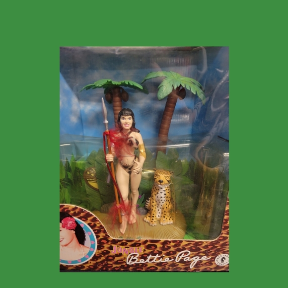 Bettie Page Jungle Figure - Picture 5 of 5